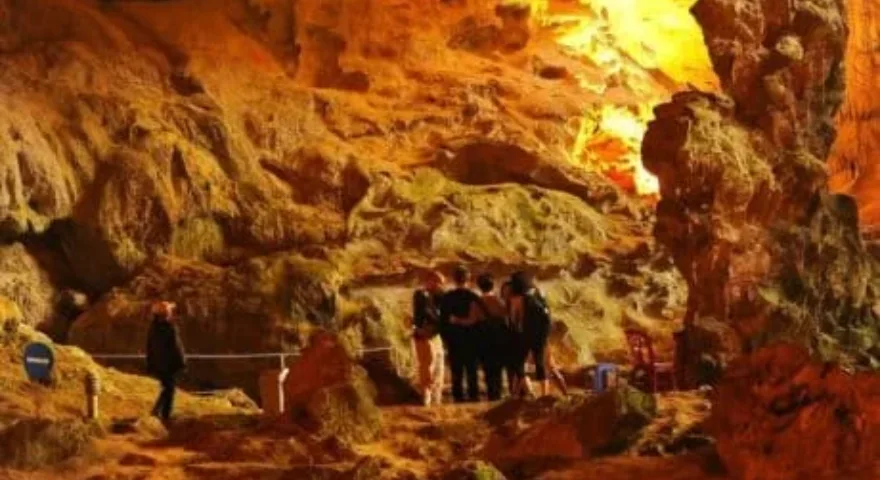 Sung-Sot-cave