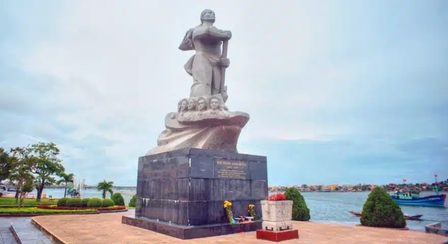 Vietnam Mother Suot Statue