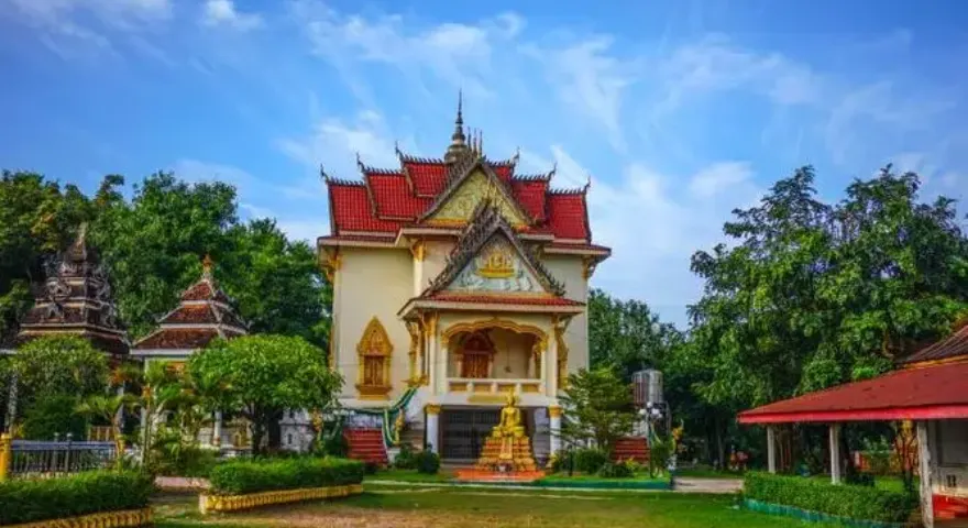 Wat-Luang-Temple-Pakse