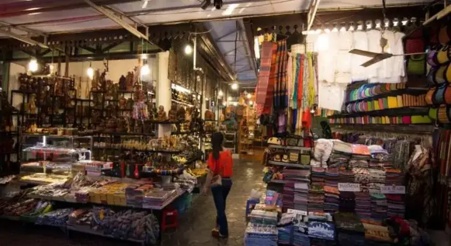 art-center-night-market-in-Siem-Reap
