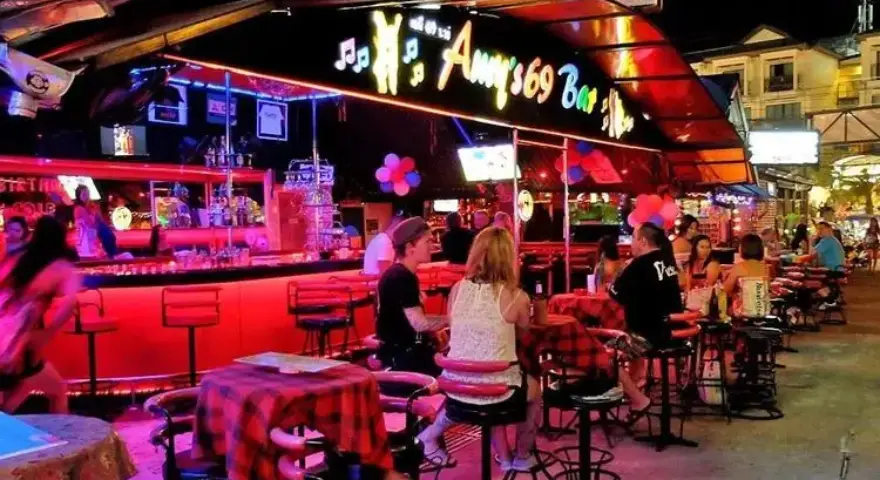 bars-in-Ao-Nang-Beach