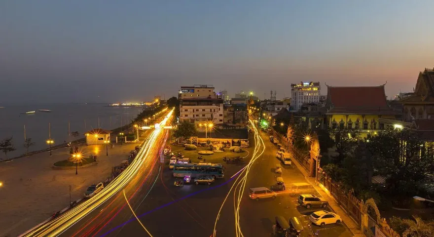night-view-of-Phnom-Penh