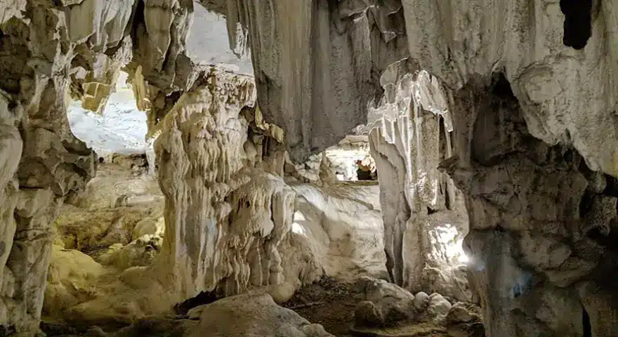 Vietnam Halong Bay Trinh Nu Cave