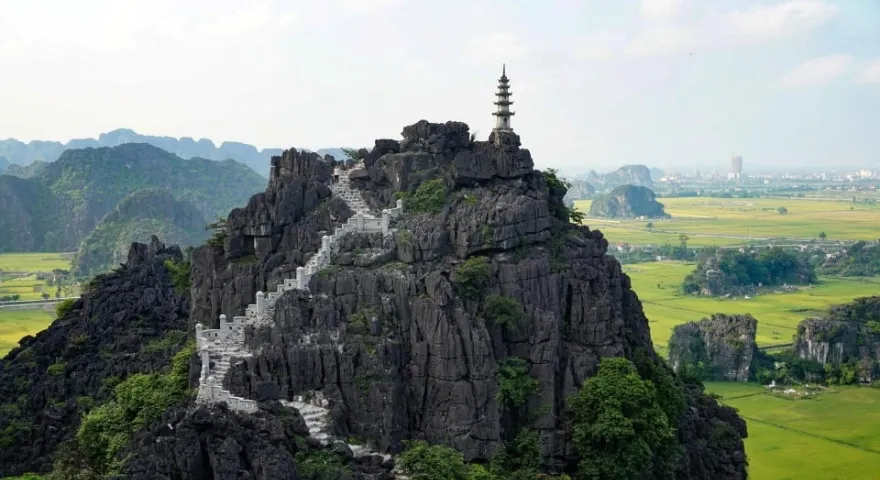 Ngoa Long Mountain Vietnam