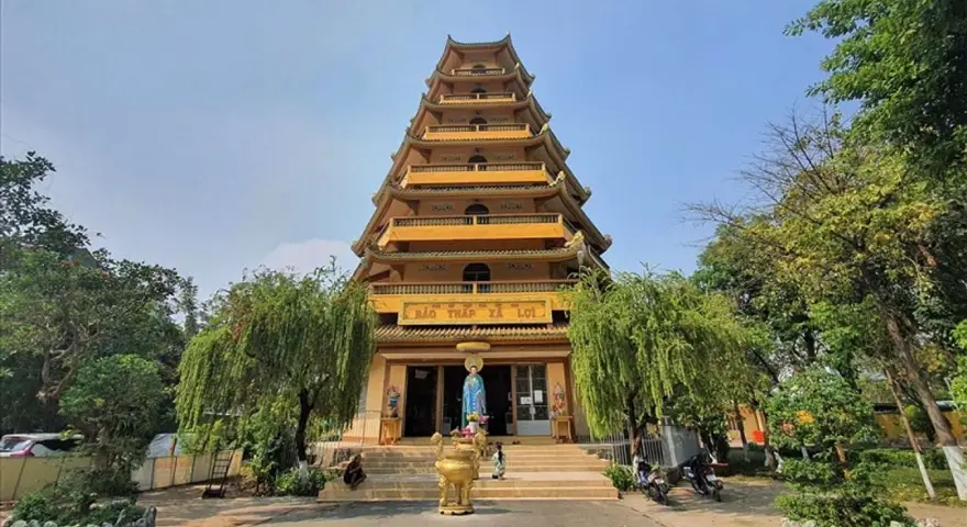 Vietnam-Giac-Lam-Pagoda